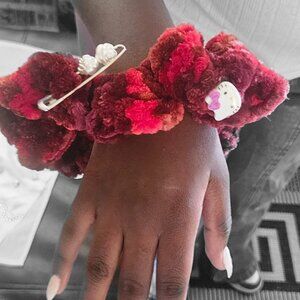 HELLO KITTY JUNKED SCRUNCHIE